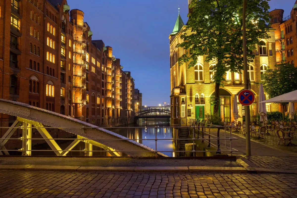 Hamburger Speicherstadt bei Tag -- historisches Lagerviertel in der Hansestadt
