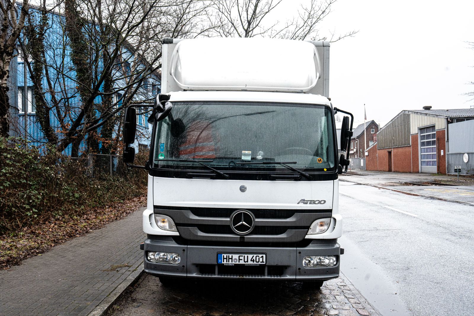 Mercedes Atego Frontansicht – professionelles Umzugsfahrzeug von Fuhrmann