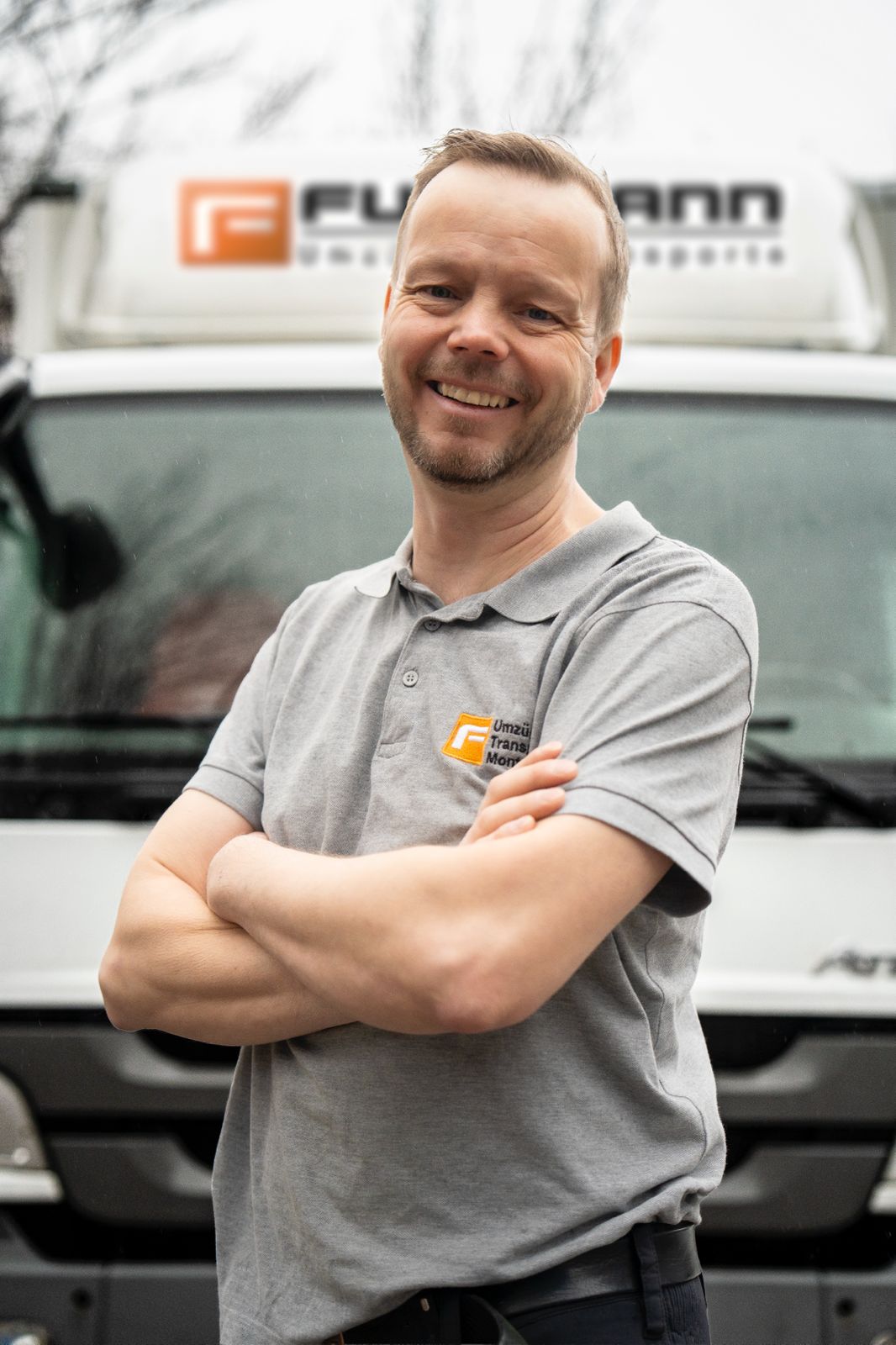 Adam Fuhrmann vor dem 12-Tonner-Umzugs-LKW